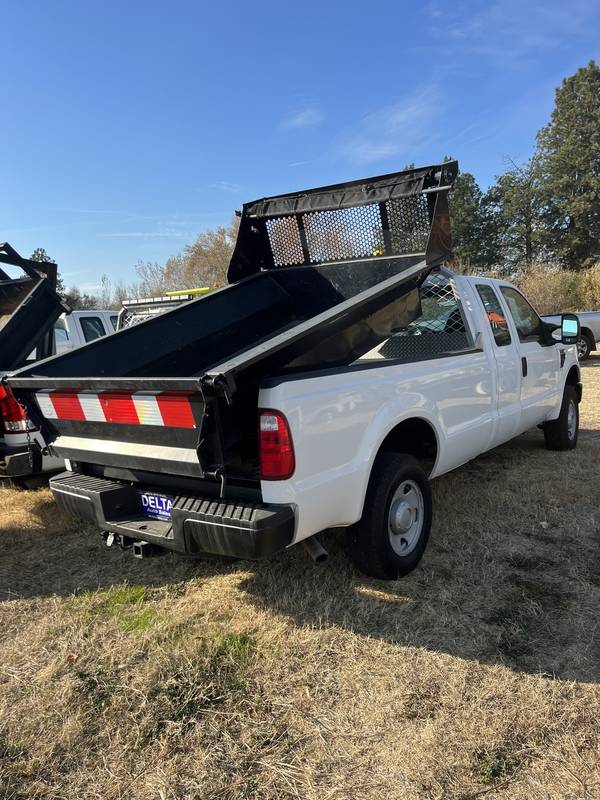 2008 Ford F250 excab, electric dump bed, (CN 81))