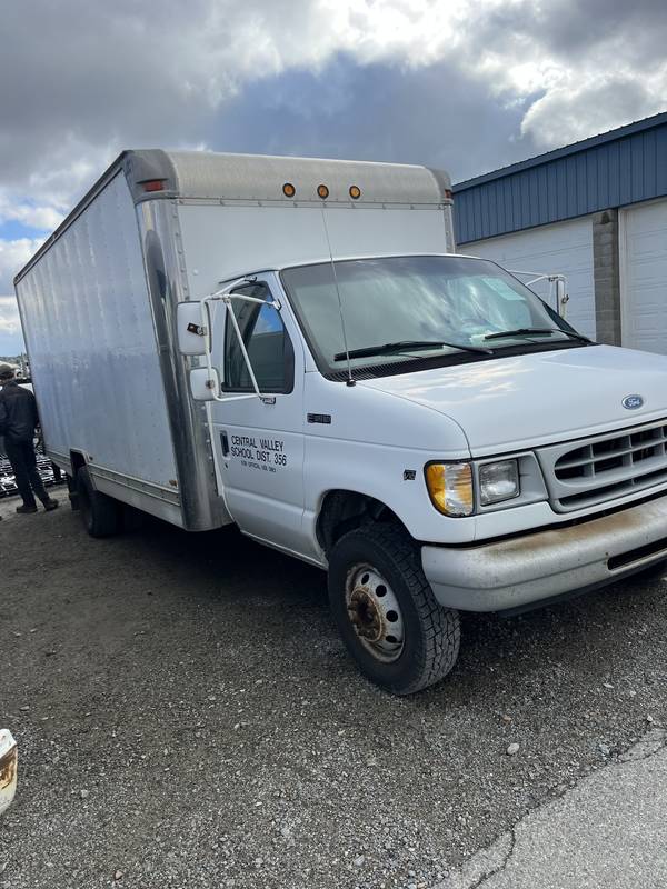 1997 Ford E350 16ft cargo Van w/Liftgate (CN 33)