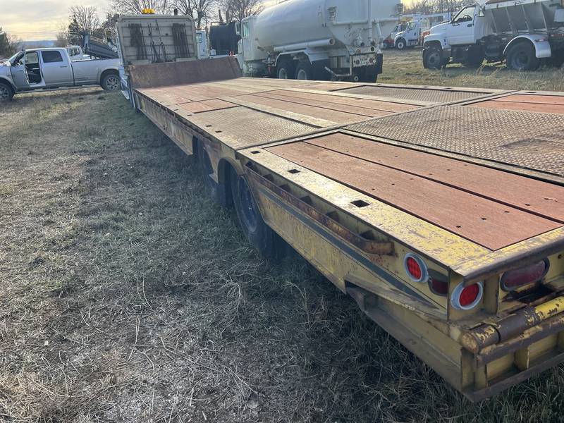 1984 Trail Ezee 42 ft Hydralic equipment trailer. (CN 4)